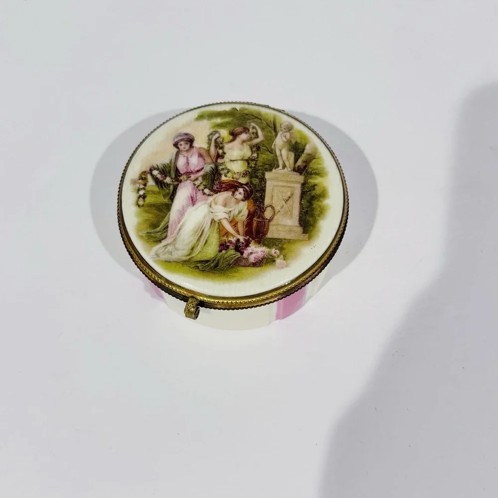 Vintage Hand Painted‎ Porcelain Mirrored Powder Trinket Box Vanity Decor